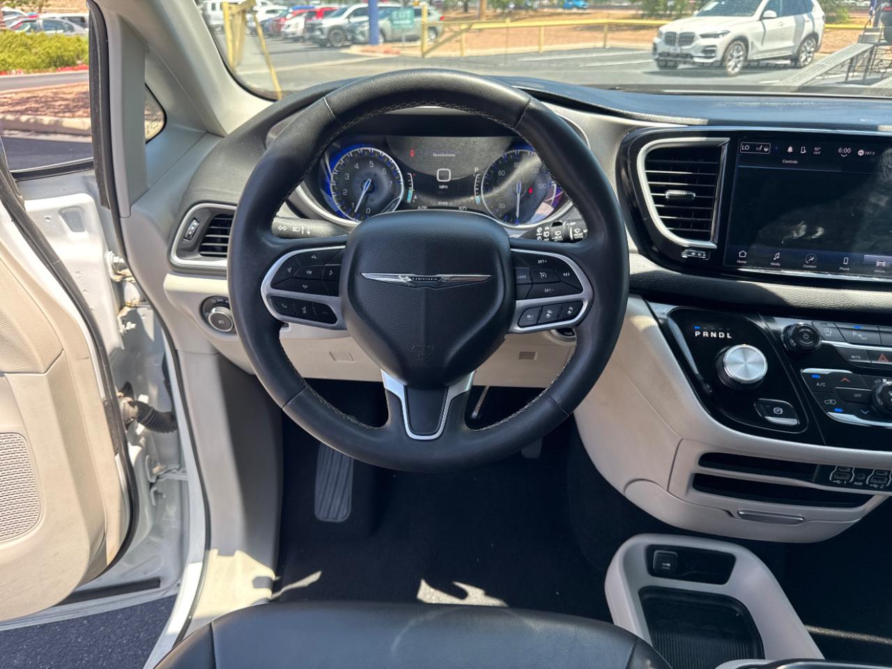 Chrysler Pacifica Touring L 2023