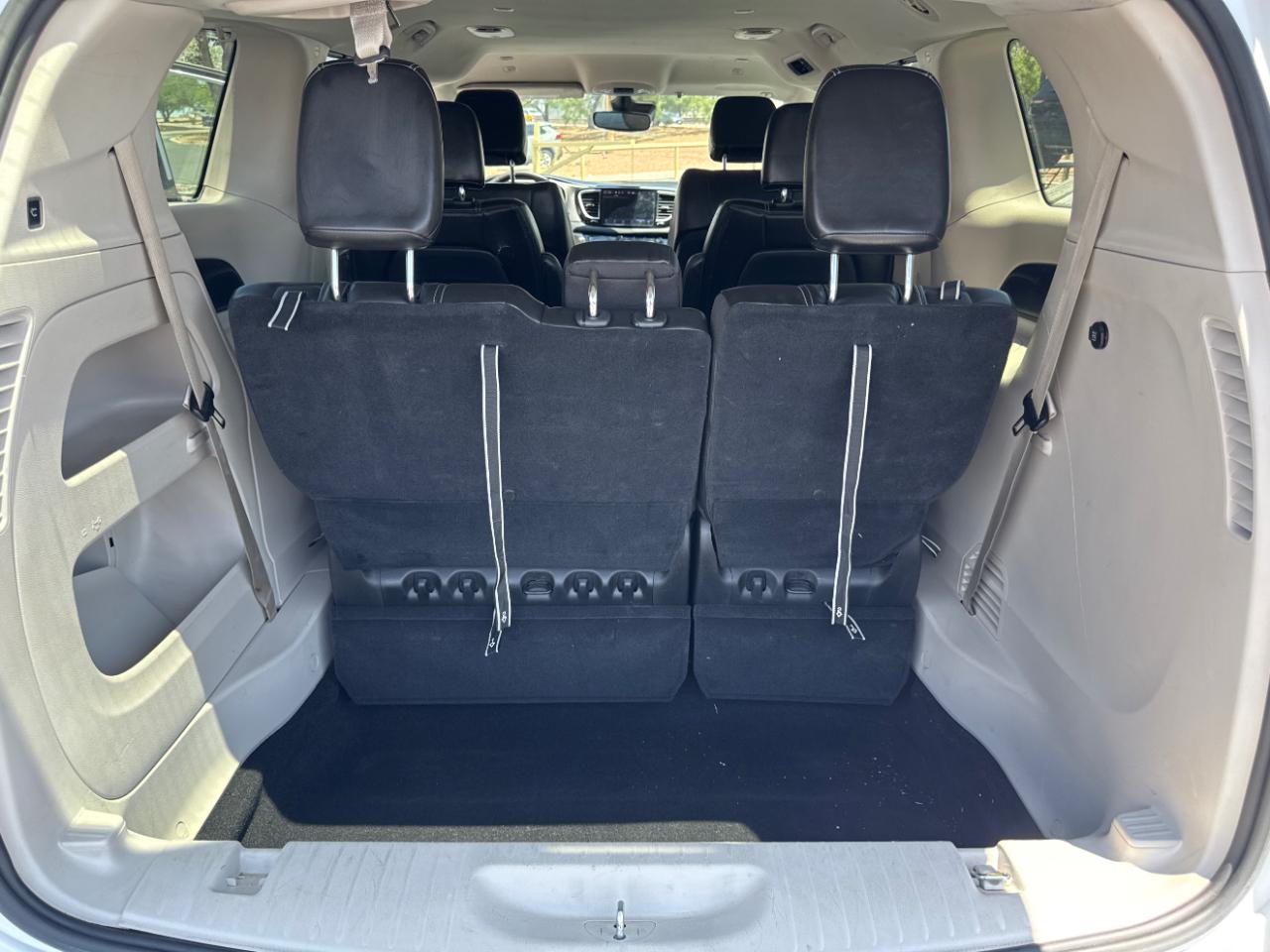 Chrysler Pacifica Touring L 2023