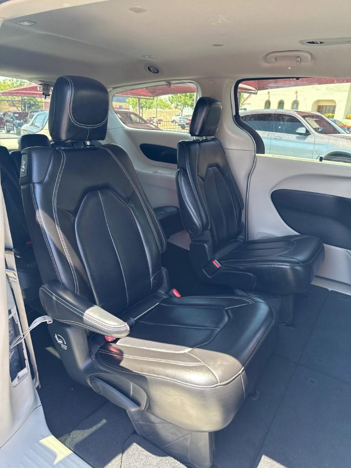 Chrysler Pacifica Touring L 2023