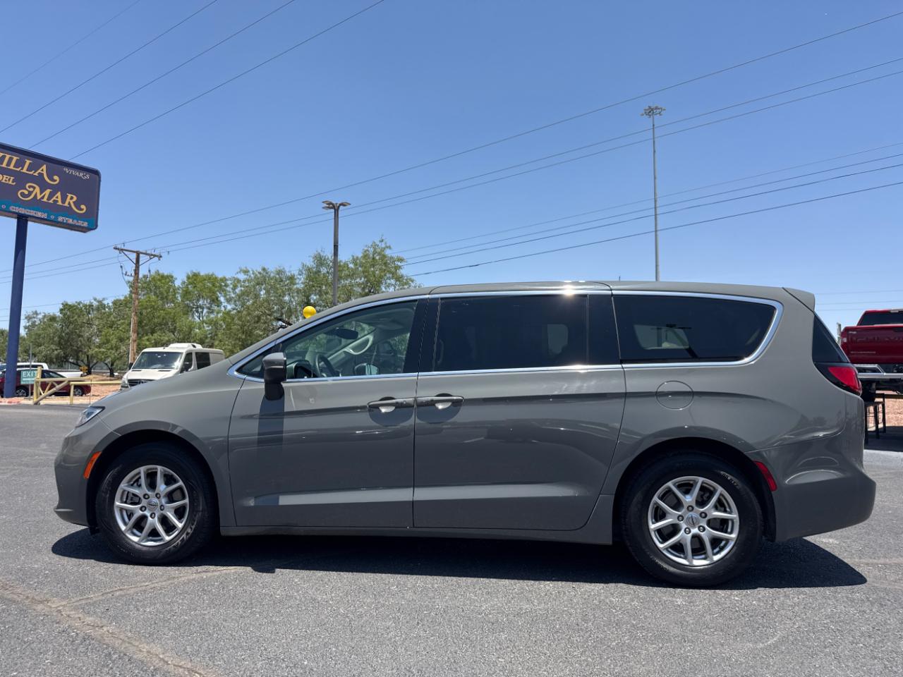 Chrysler Pacifica Touring L 2023