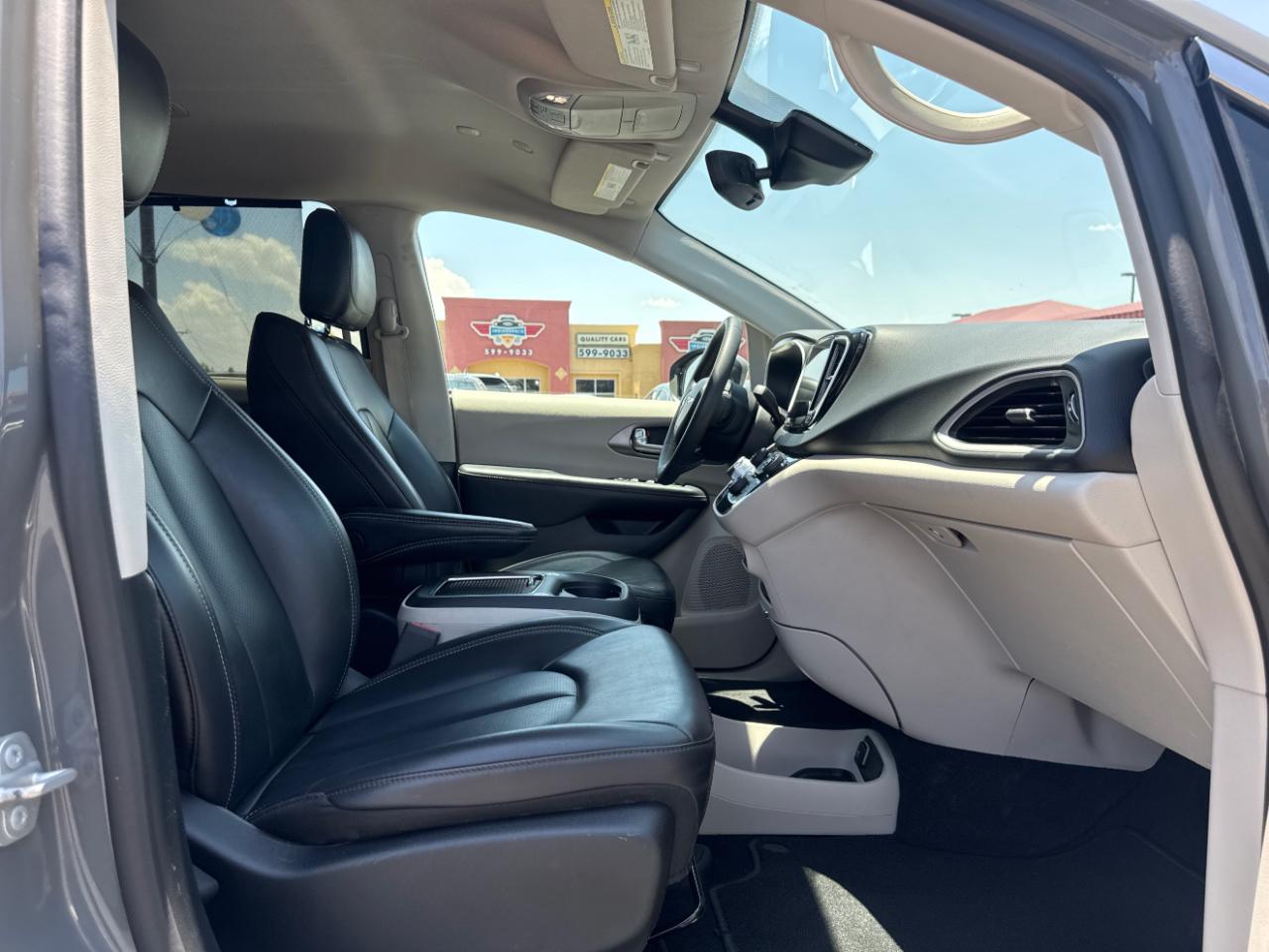 Chrysler Pacifica Touring L 2023