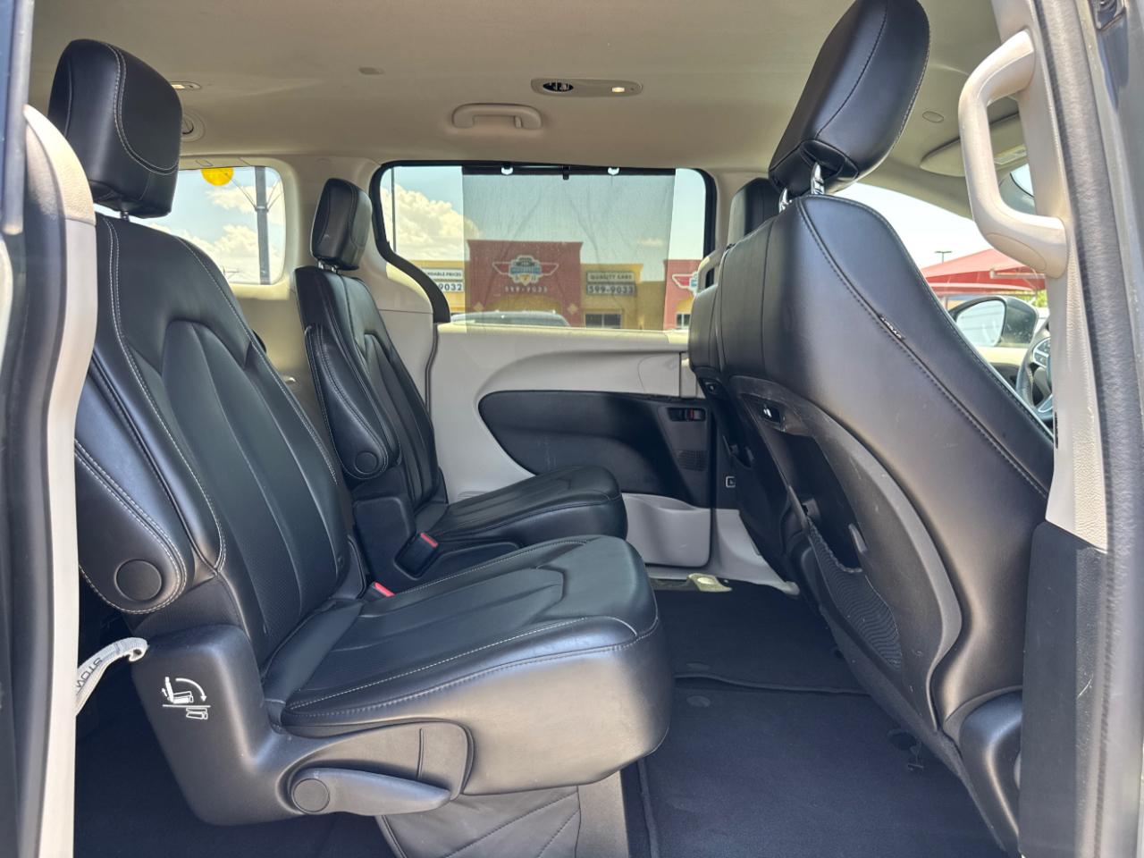 Chrysler Pacifica Touring L 2023