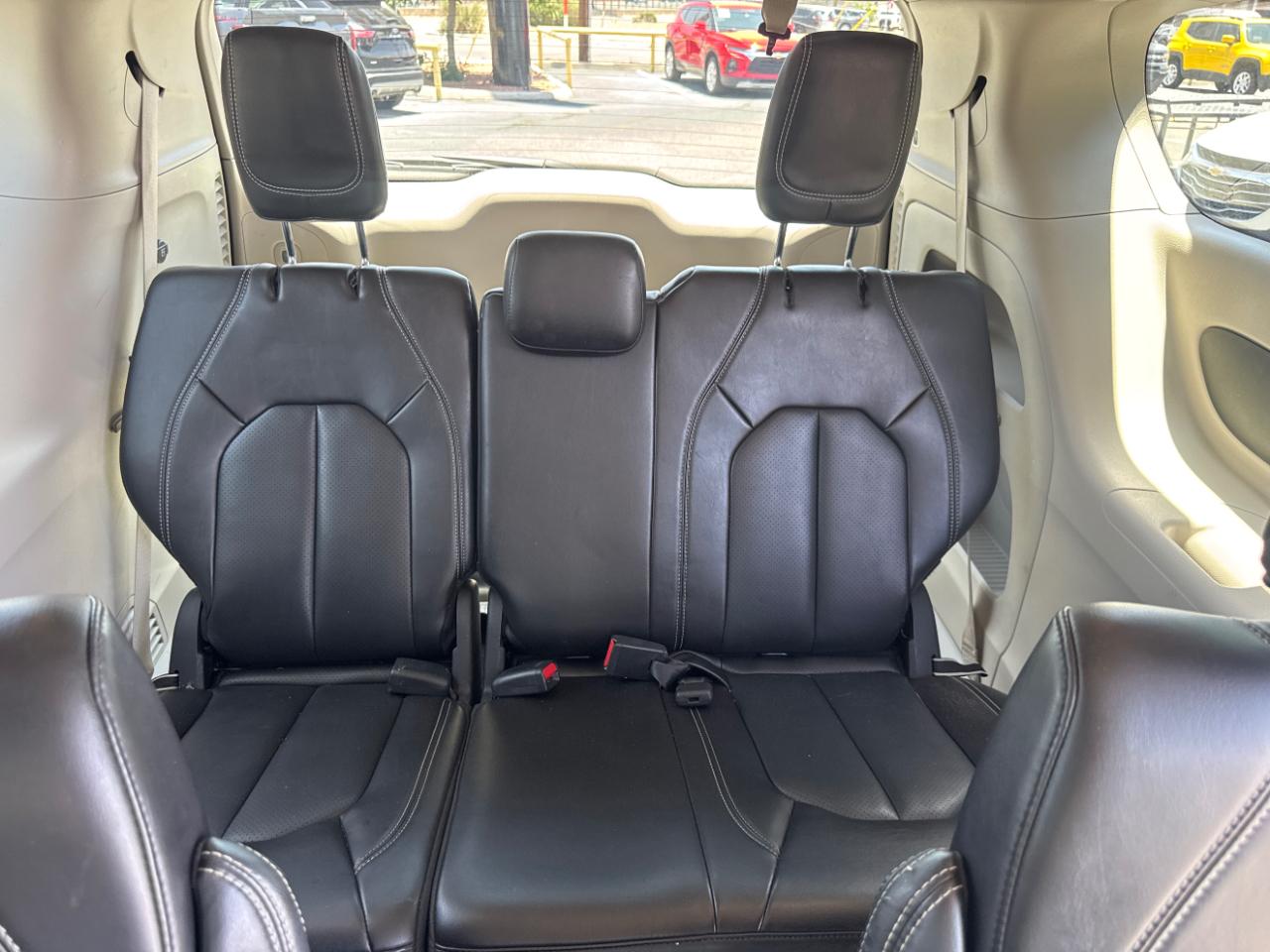 Chrysler Pacifica Touring L 2023