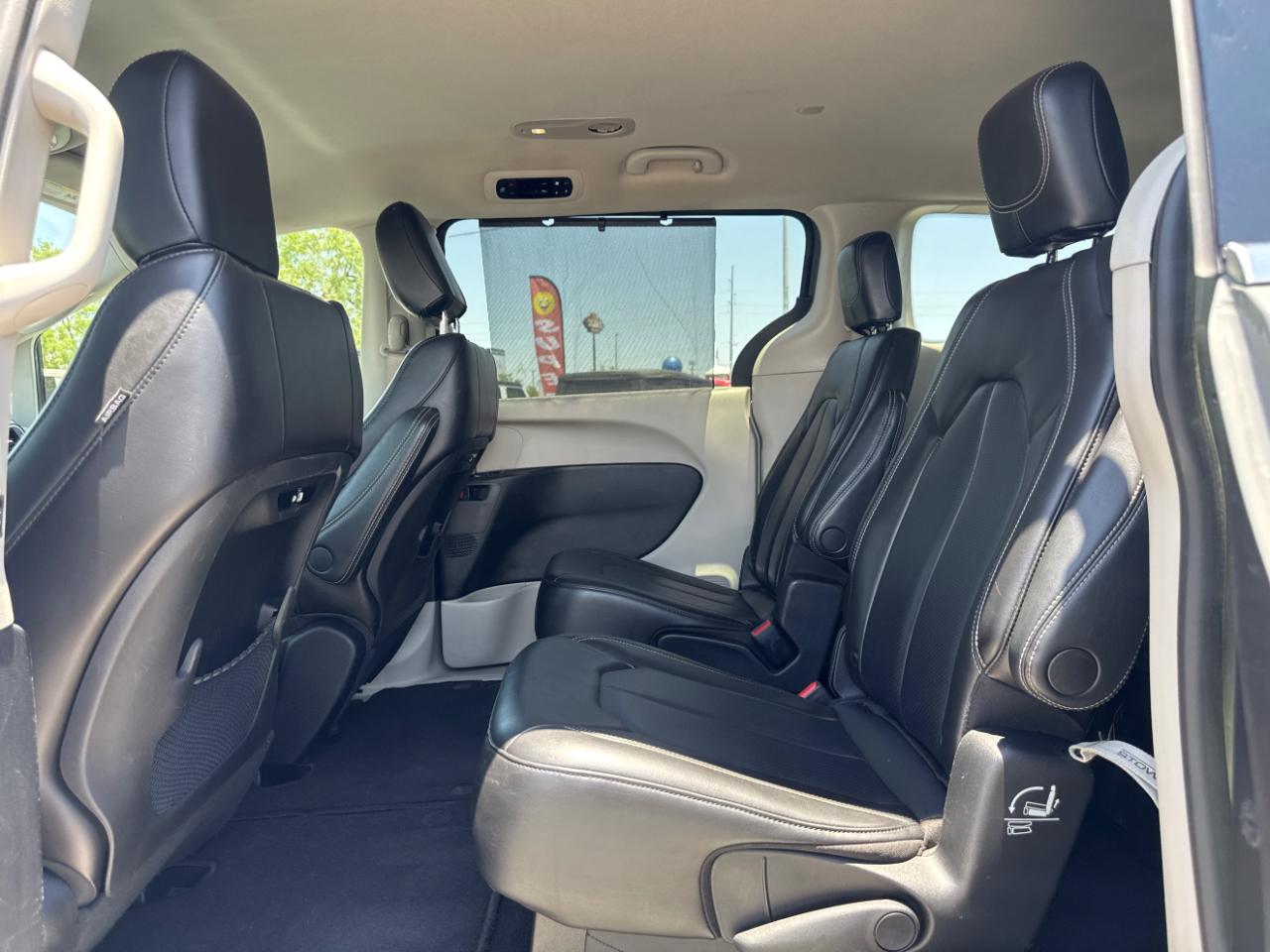 Chrysler Pacifica Touring L 2023