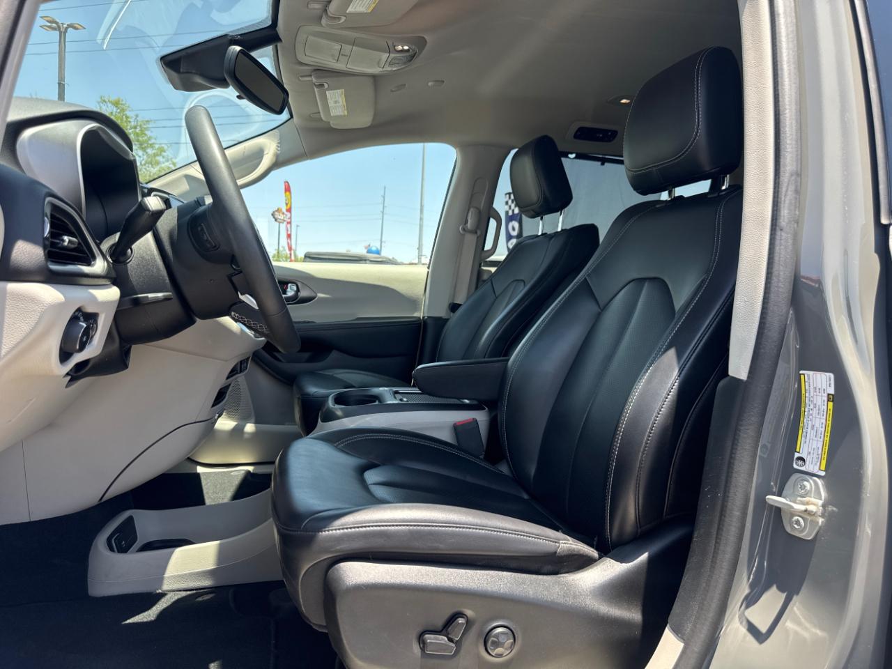 Chrysler Pacifica Touring L 2023