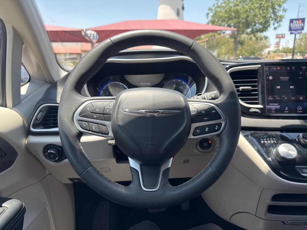 Chrysler Pacifica Touring L 2023