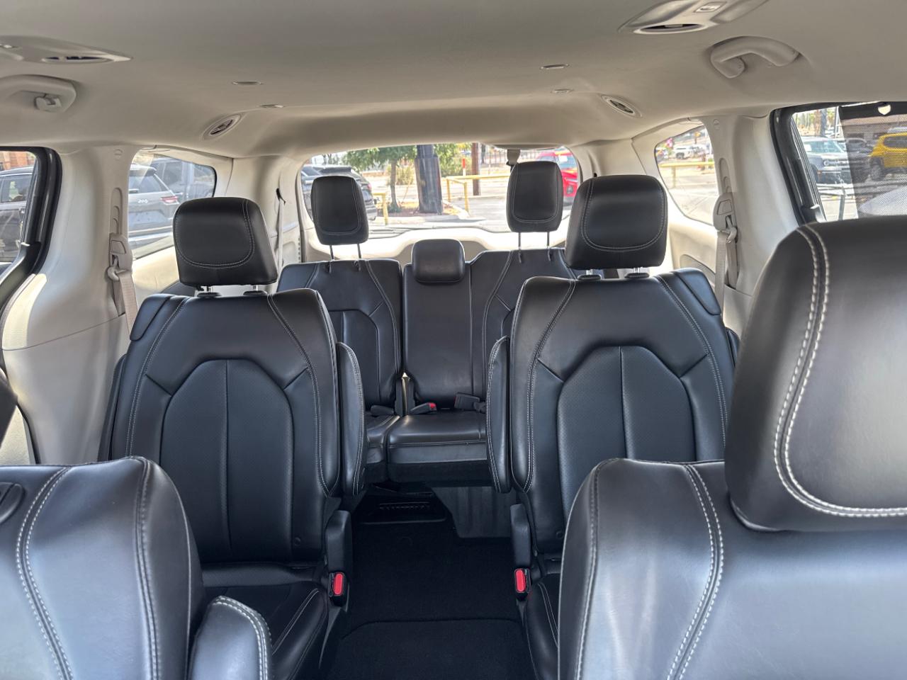 Chrysler Pacifica Touring L 2023