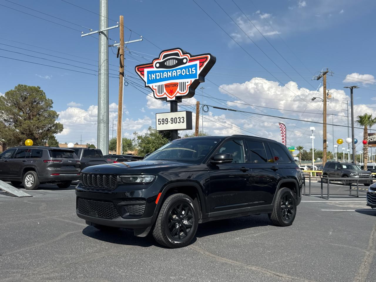 Jeep Grand Cherokee Laredo 4WD 2024