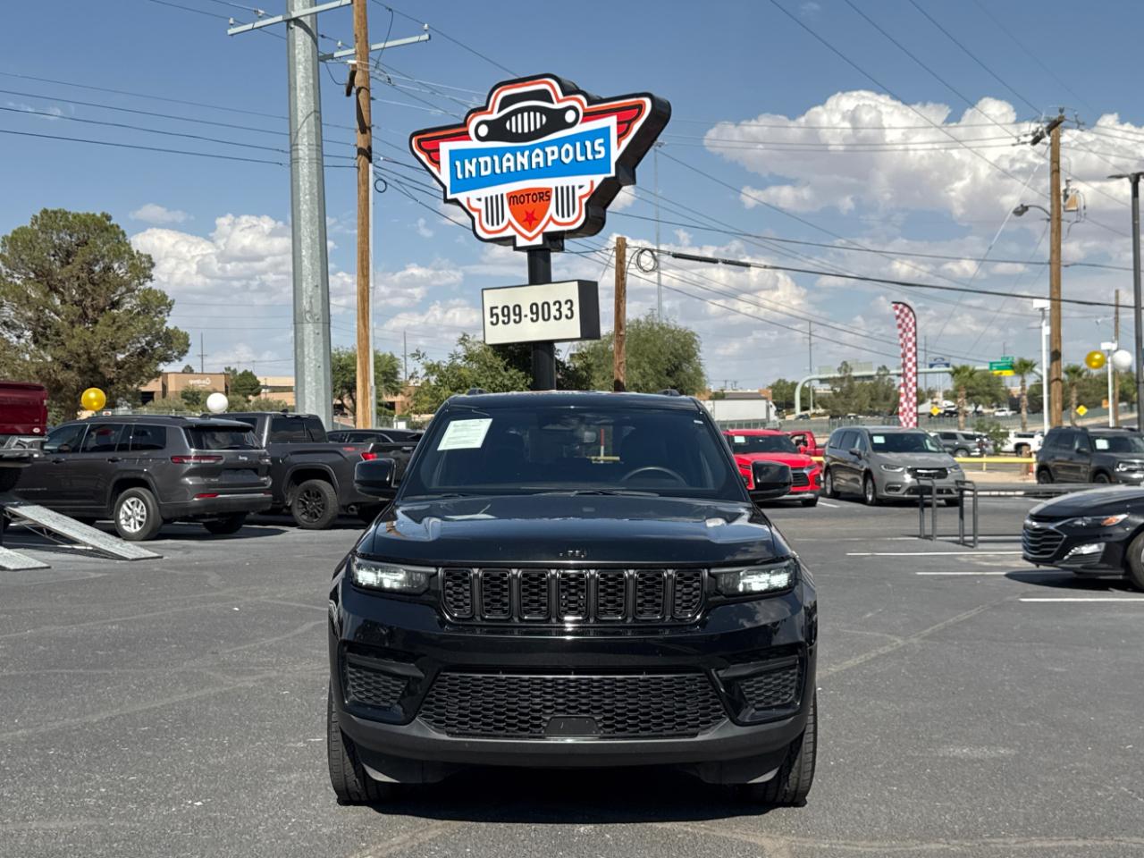 Jeep Grand Cherokee Laredo 4WD 2024