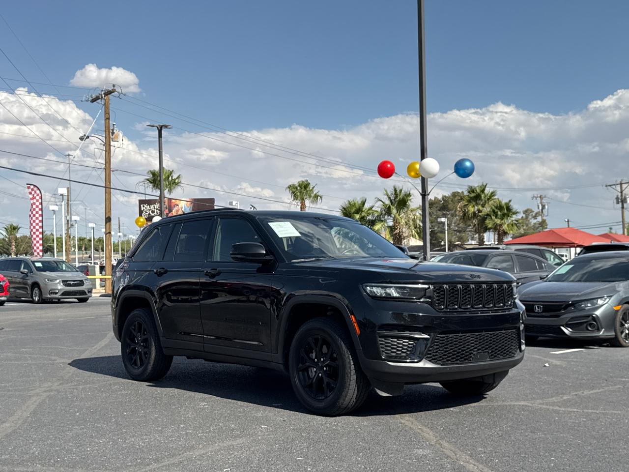 Jeep Grand Cherokee Laredo 4WD 2024