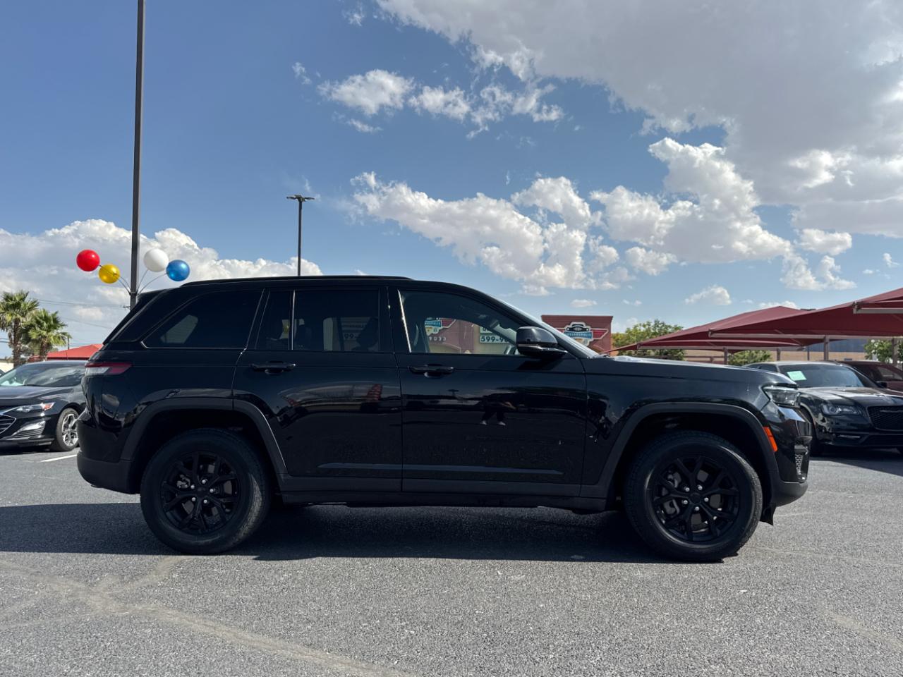 Jeep Grand Cherokee Laredo 4WD 2024