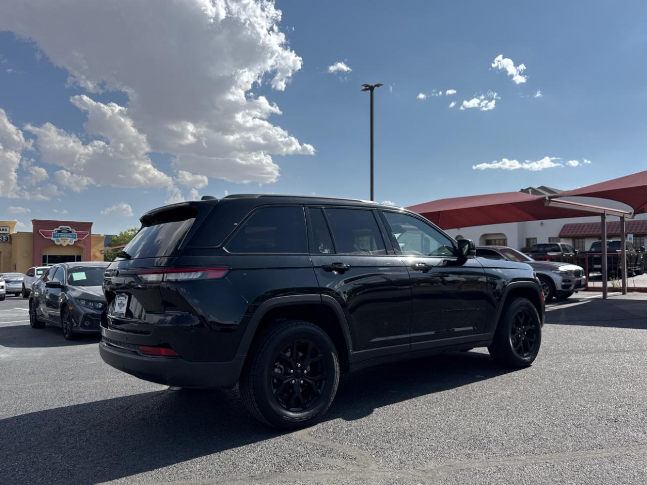 Jeep Grand Cherokee Laredo 4WD 2024