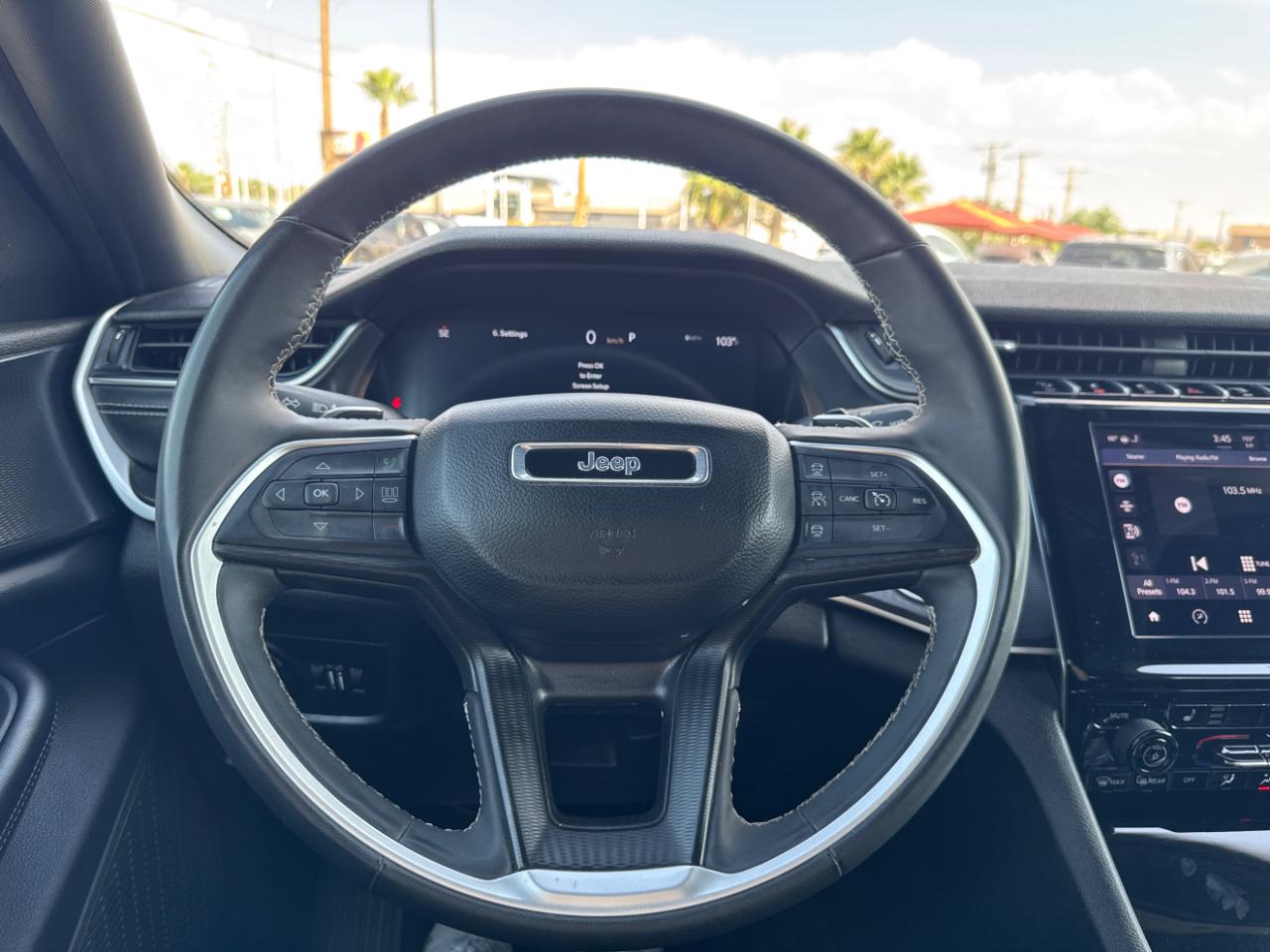 Jeep Grand Cherokee Laredo 4WD 2024