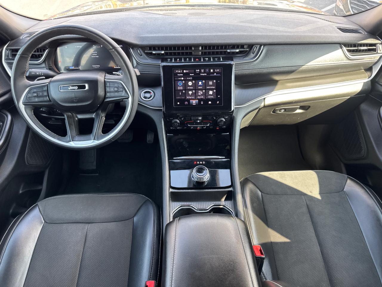 Jeep Grand Cherokee Laredo 4WD 2024