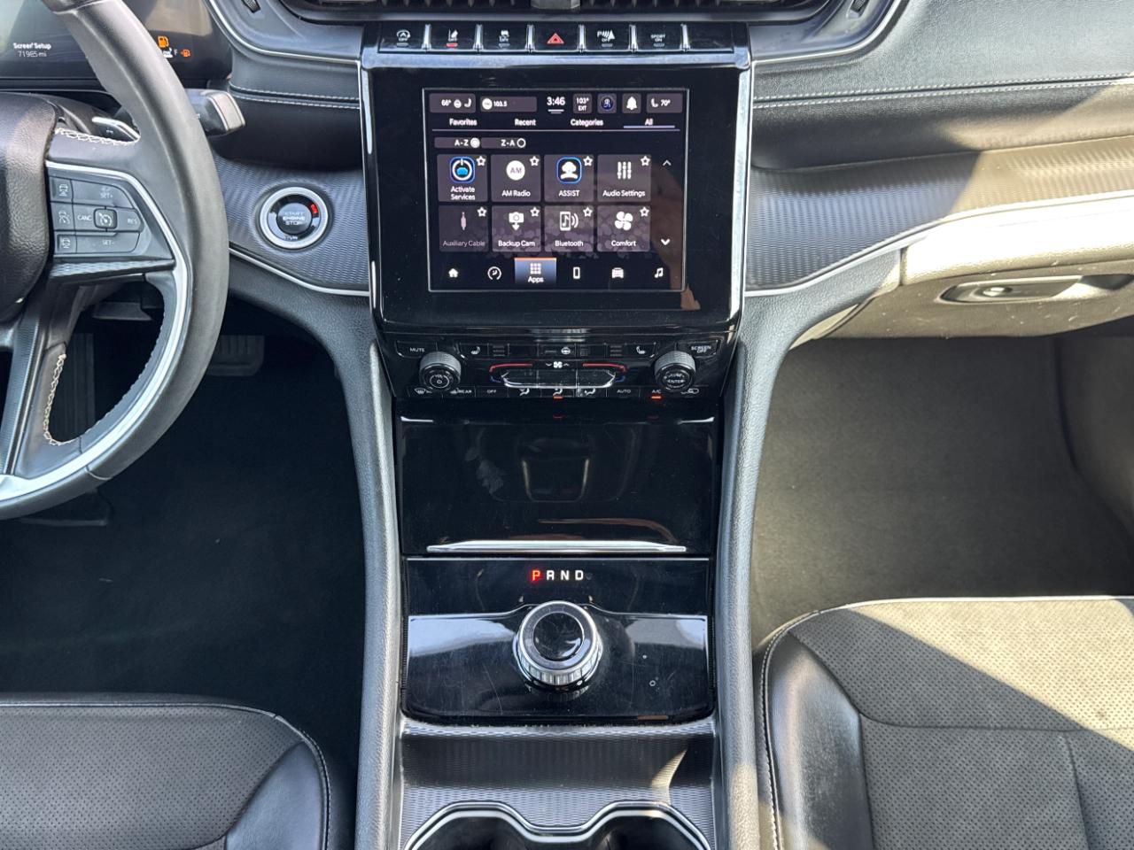 Jeep Grand Cherokee Laredo 4WD 2024