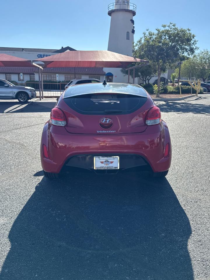 Hyundai Veloster Base 2013