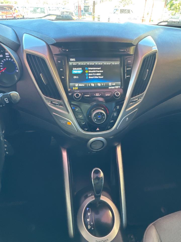 Hyundai Veloster Base 2013