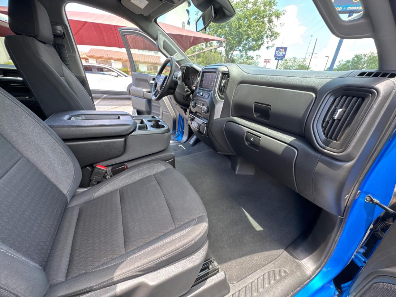 Chevrolet Silverado 1500 Custom Crew Cab 4WD 2025