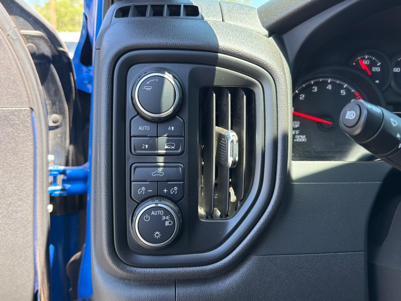 Chevrolet Silverado 1500 Custom Crew Cab 4WD 2025