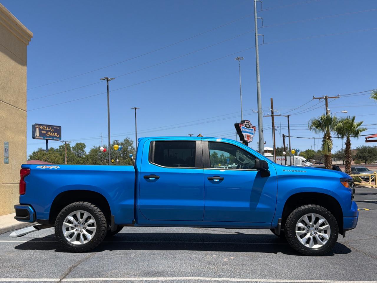 Chevrolet Silverado 1500 Custom Crew Cab 4WD 2025
