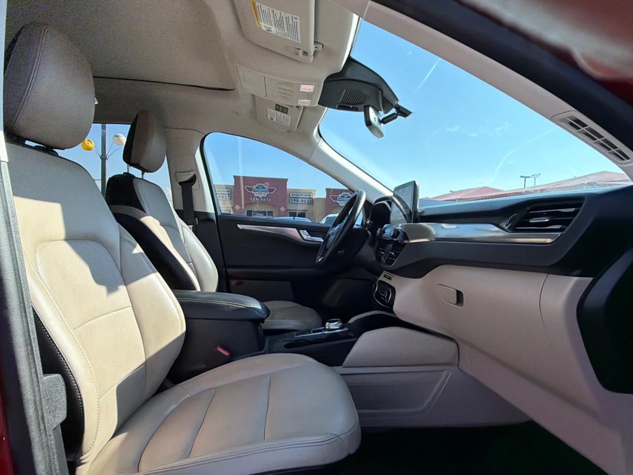 Ford Escape Titanium 4WD 2022