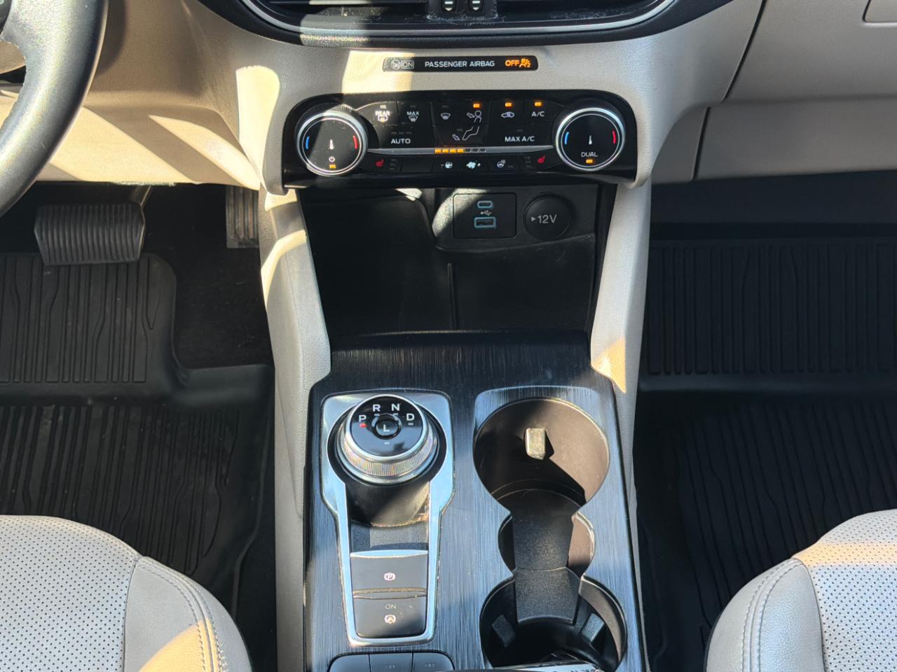 Ford Escape Titanium 4WD 2022