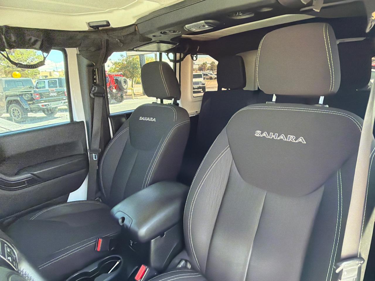 Jeep Wrangler Unlimited Sahara 4WD 2017