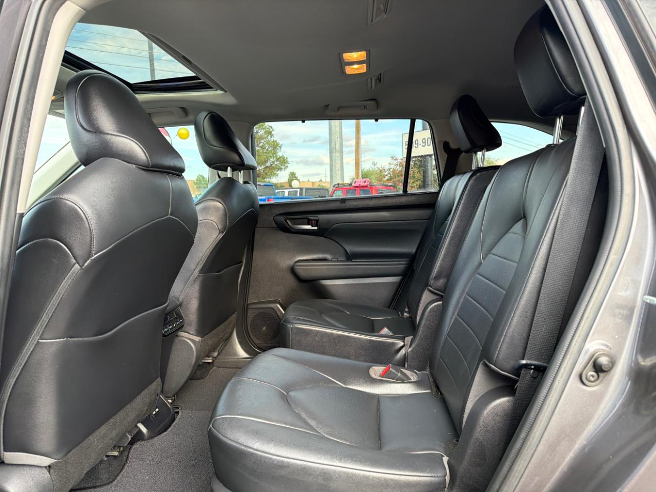 Toyota Highlander XLE AWD V6 2021