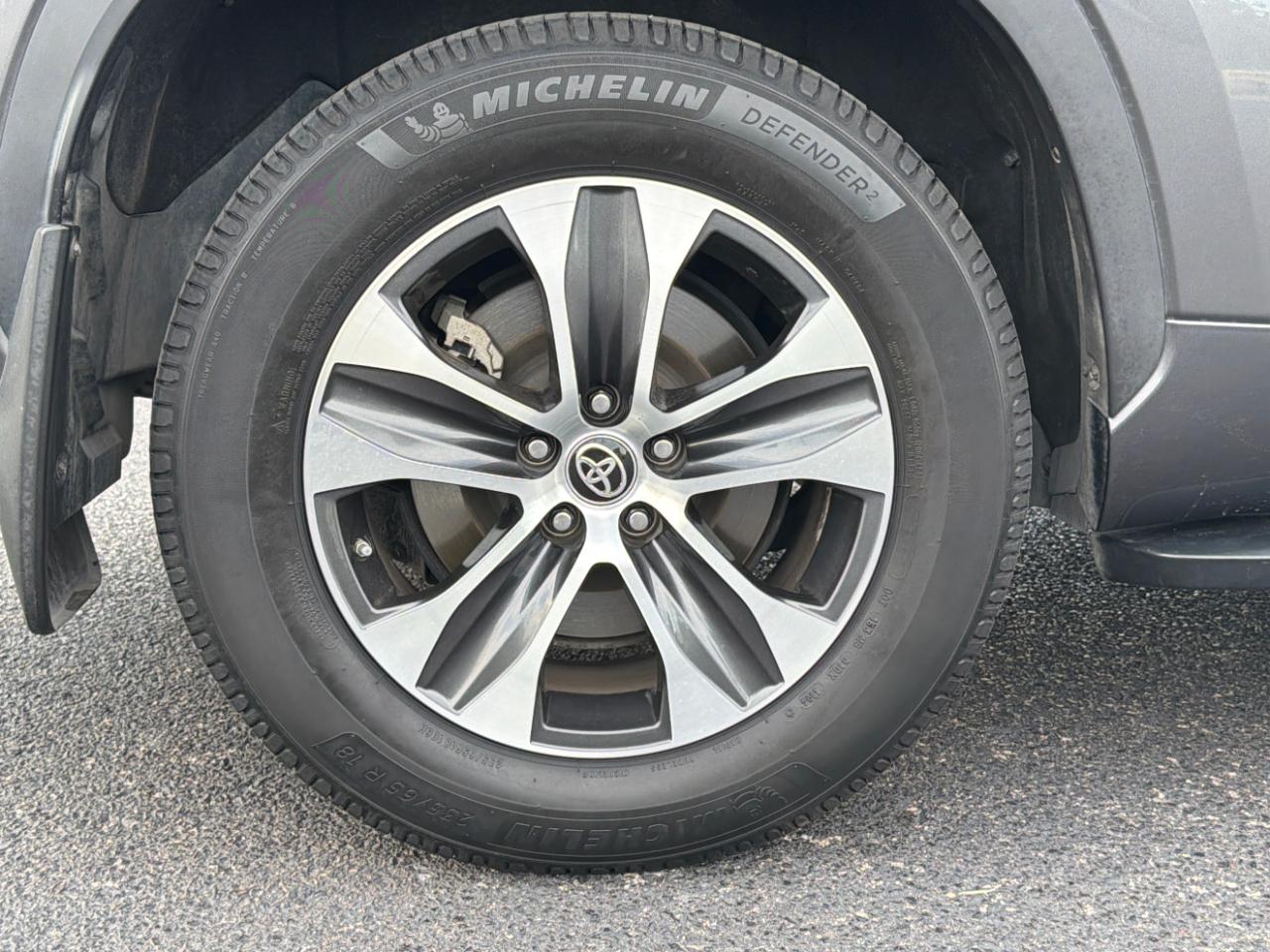 Toyota Highlander XLE AWD V6 2021