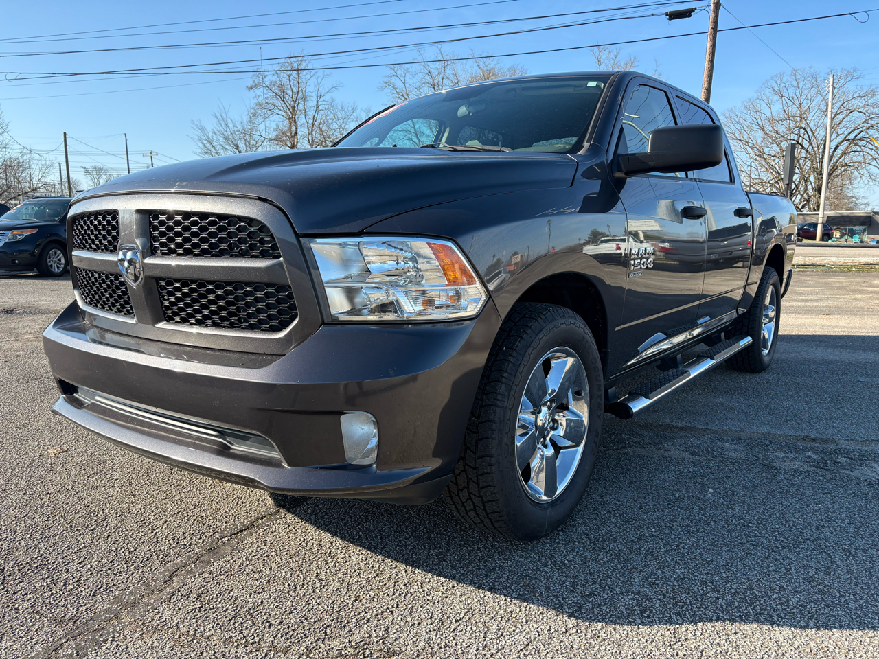 RAM 1500 Classic Express 4x2 Crew Cab 5'7" Box 2019