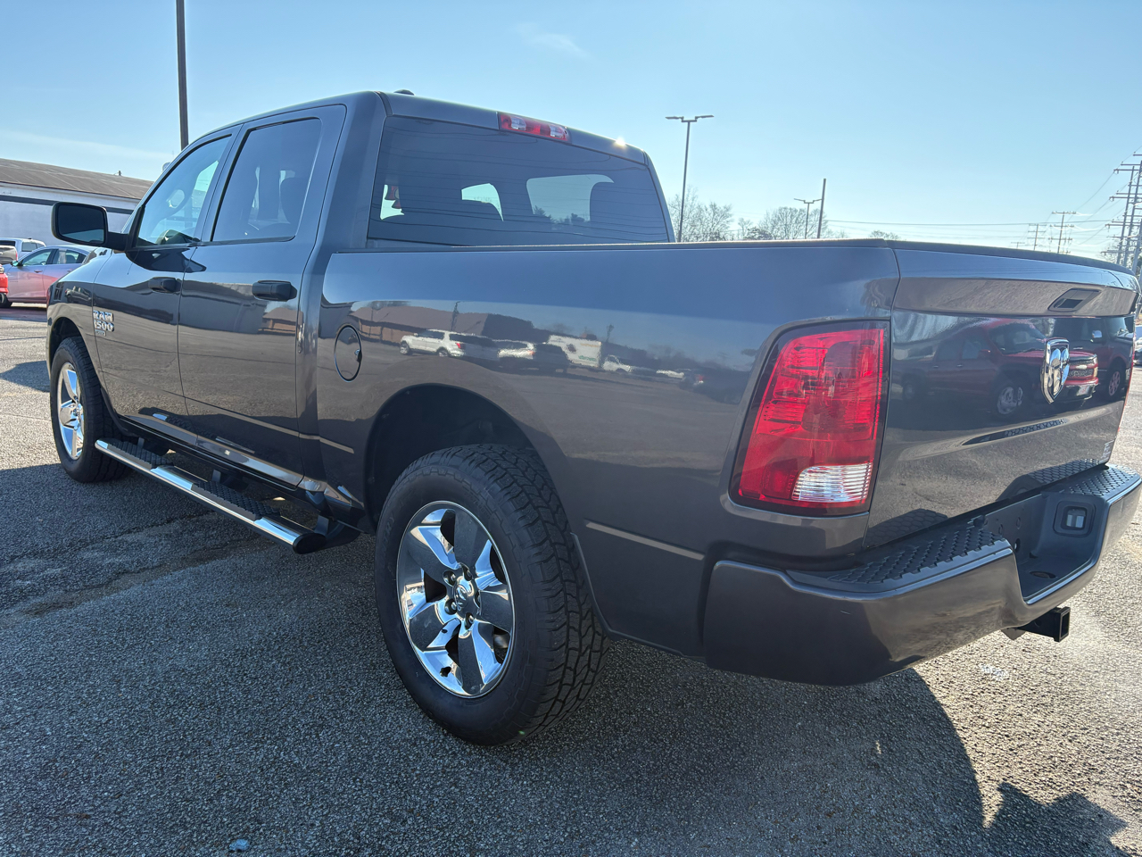 RAM 1500 Classic Express 4x2 Crew Cab 5'7" Box 2019