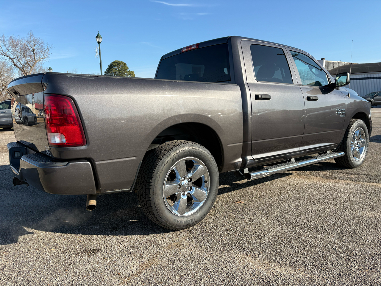 RAM 1500 Classic Express 4x2 Crew Cab 5'7" Box 2019