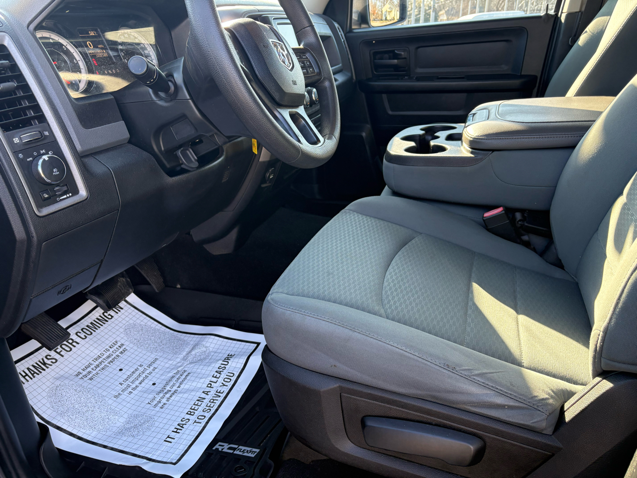 RAM 1500 Classic Express 4x2 Crew Cab 5'7" Box 2019