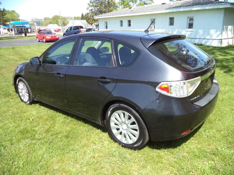 Subaru Impreza 2.5i Premium 5-Door 2011