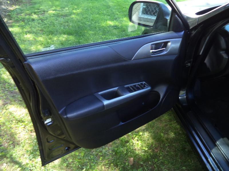 Subaru Impreza 2.5i Premium 5-Door 2011