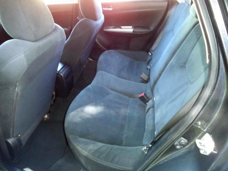Subaru Impreza 2.5i Premium 5-Door 2011