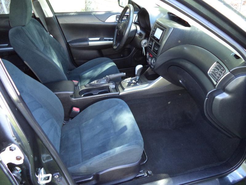 Subaru Impreza 2.5i Premium 5-Door 2011