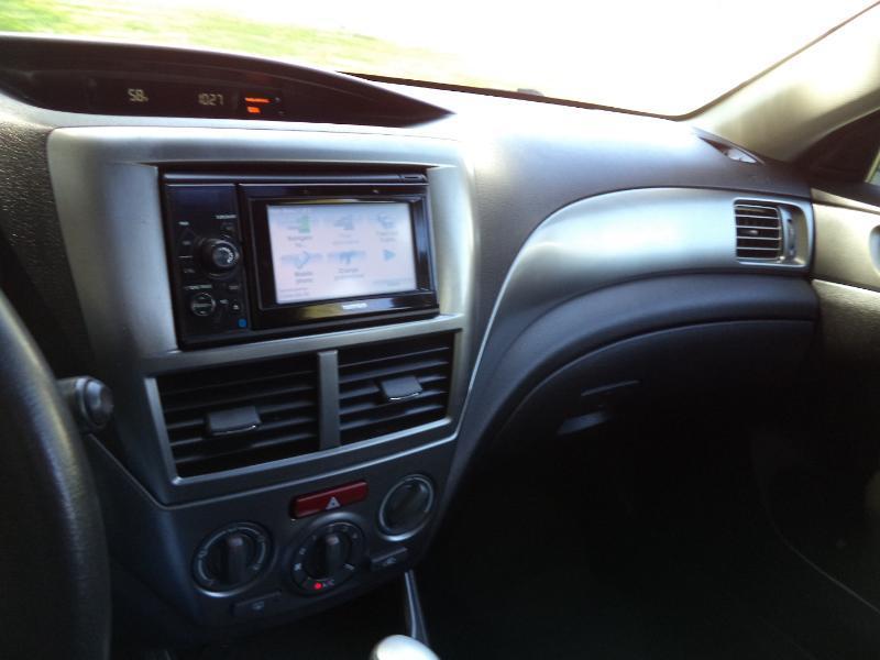 Subaru Impreza 2.5i Premium 5-Door 2011