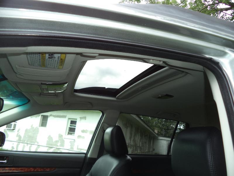 Subaru Outback 3.6R Limited 2011