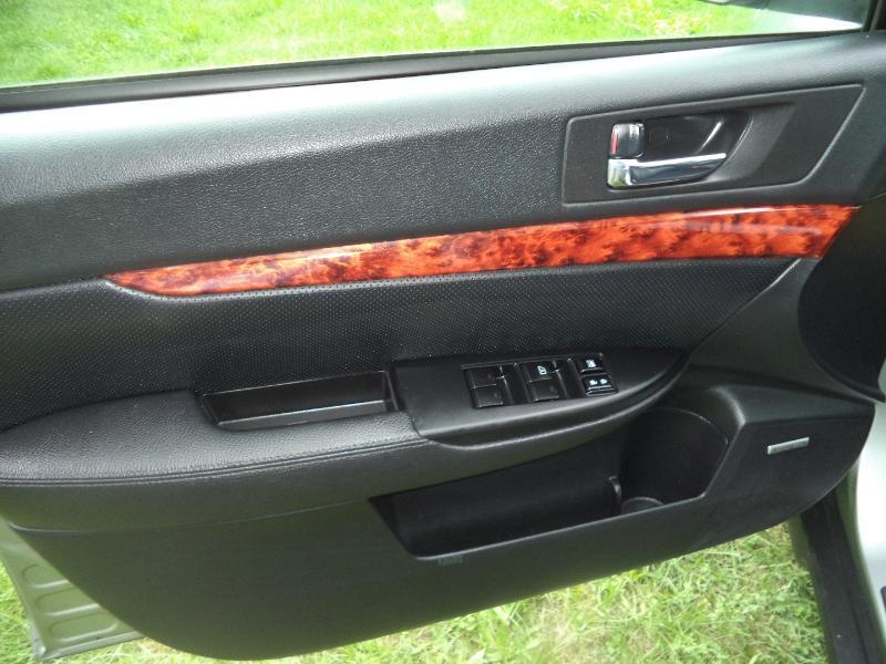 Subaru Outback 3.6R Limited 2011
