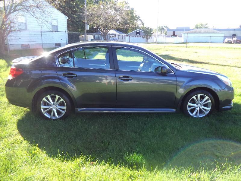 Subaru Legacy 2.5i Premium 2013