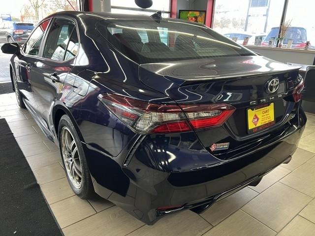 Toyota Camry SE Auto (Natl) 2021