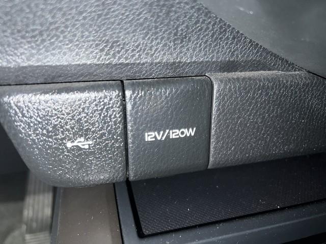 Toyota Camry SE Auto (Natl) 2021