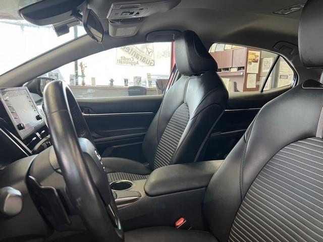 Toyota Camry SE Auto (Natl) 2021