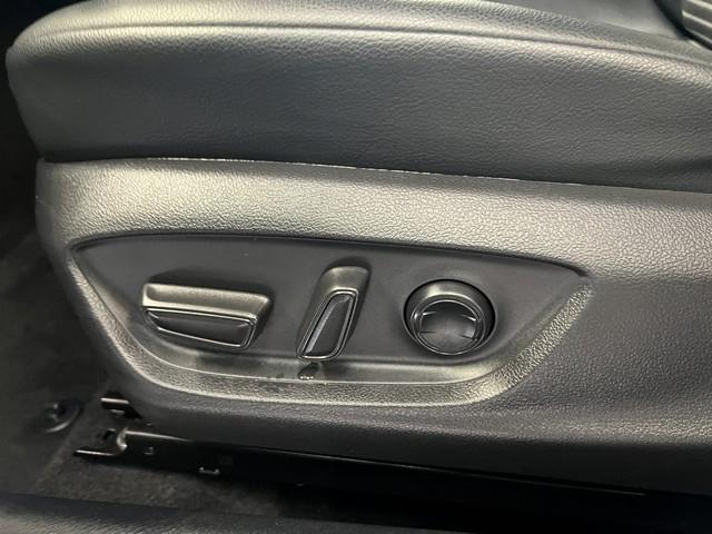 Toyota Camry SE Auto (Natl) 2021