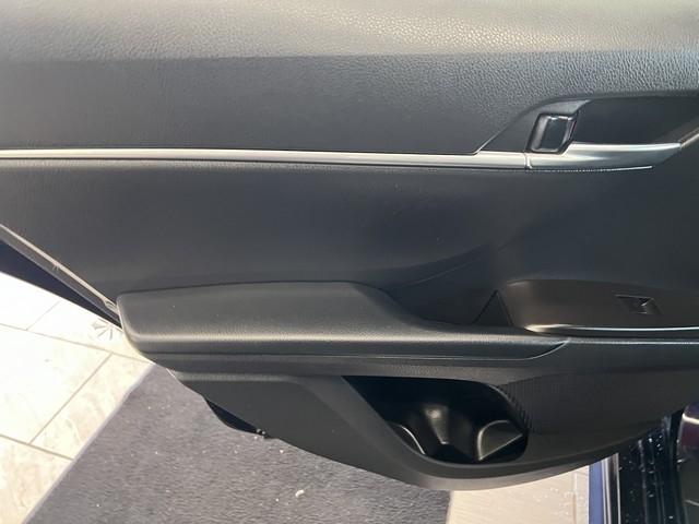 Toyota Camry SE Auto (Natl) 2021