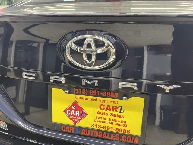 Toyota Camry SE Auto (Natl) 2021