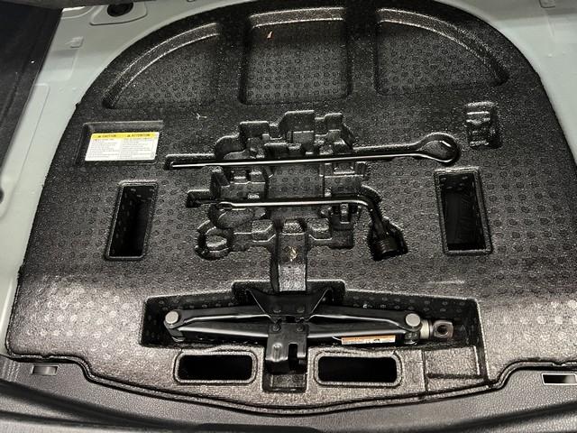 Toyota Camry SE Auto (Natl) 2021