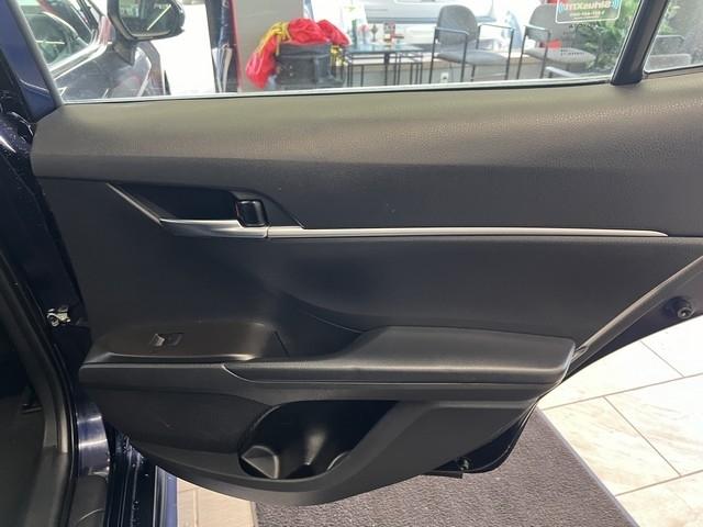 Toyota Camry SE Auto (Natl) 2021