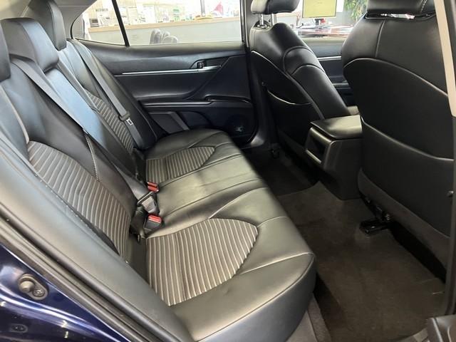 Toyota Camry SE Auto (Natl) 2021